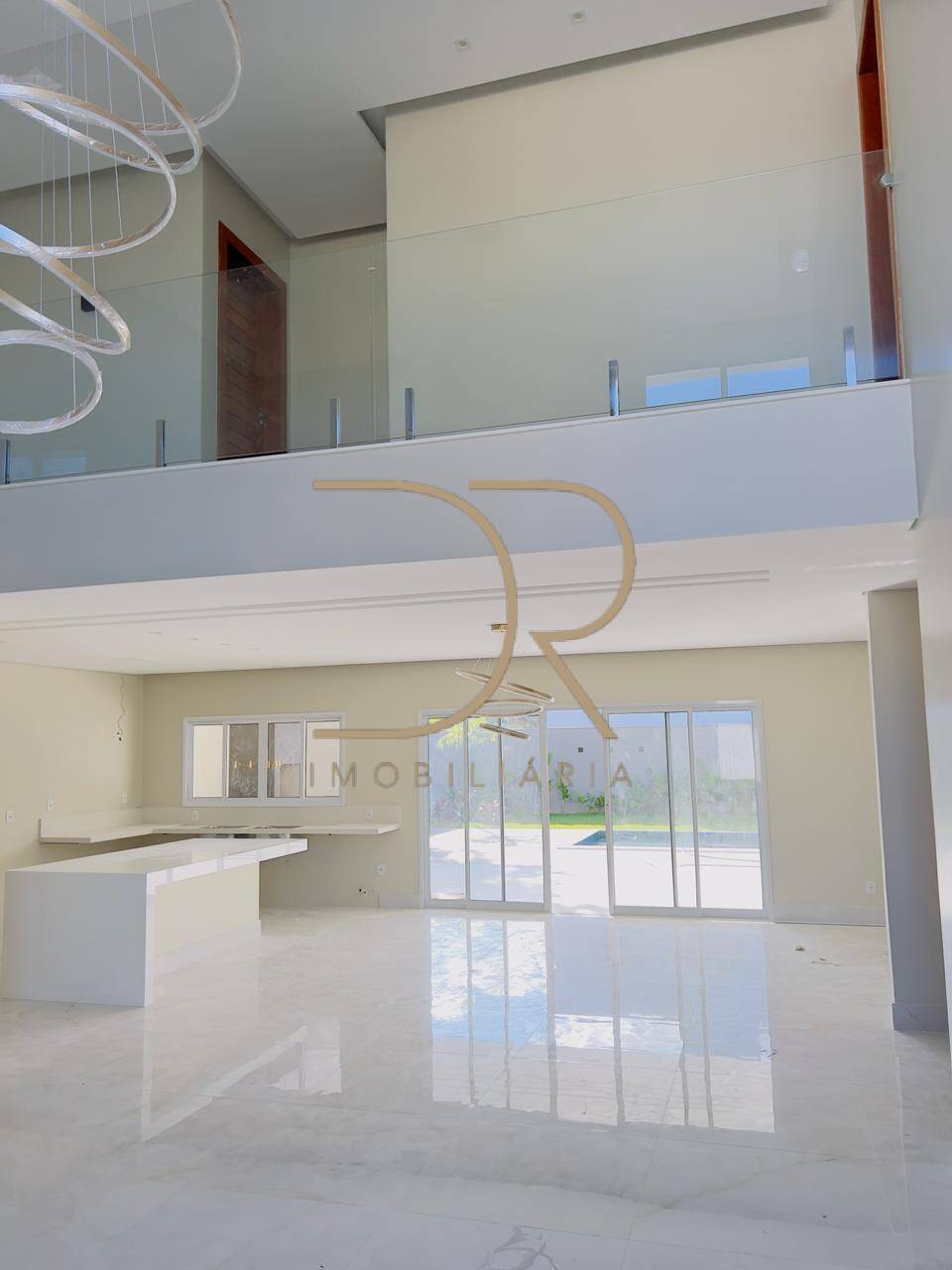 Casa de alto padrão em condomínio fechado