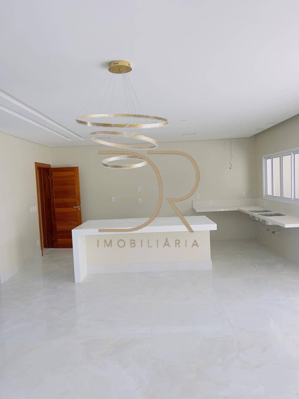 Casa de alto padrão em condomínio fechado