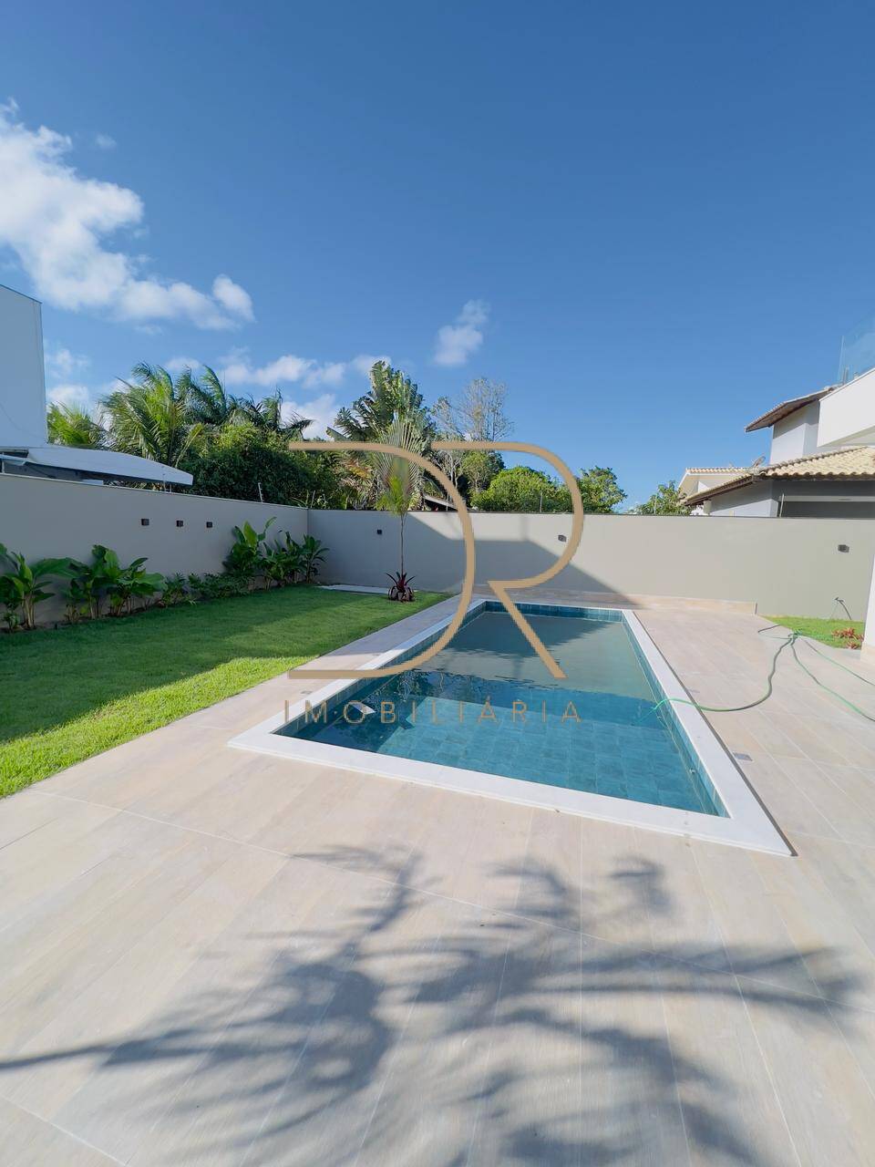 Casa de alto padrão em condomínio fechado