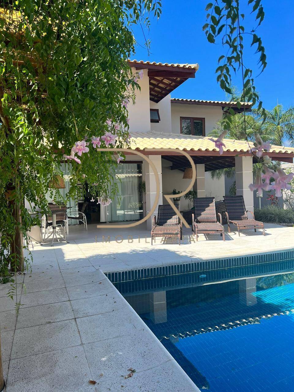 Casa de Alto Padrão com Localização Privilegiada – 4 Suítes -