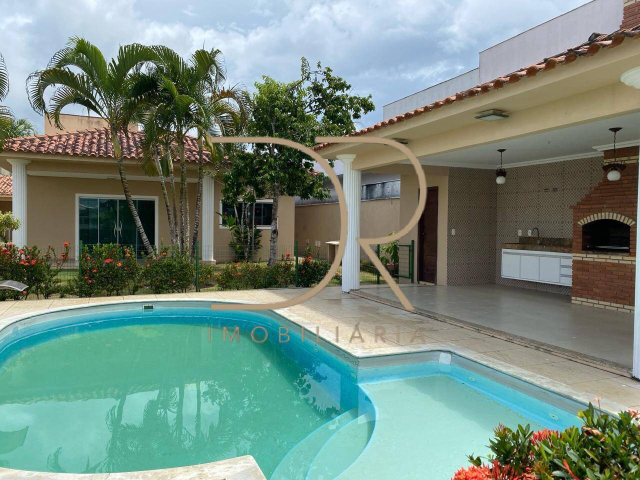 Casa para locação mensal com 5 quartos sendo 3 suítes