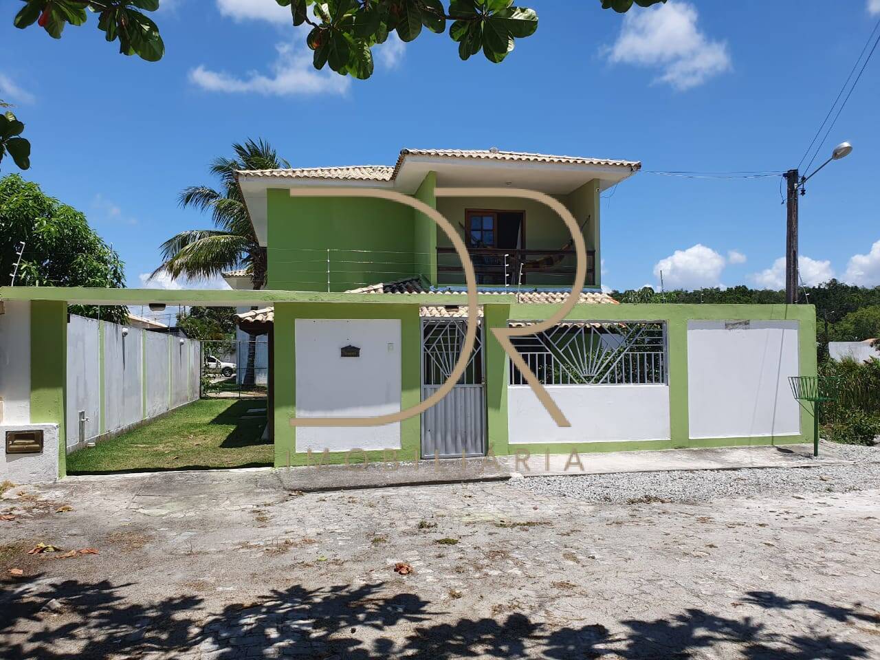 Casa em condomínio próximo à praia