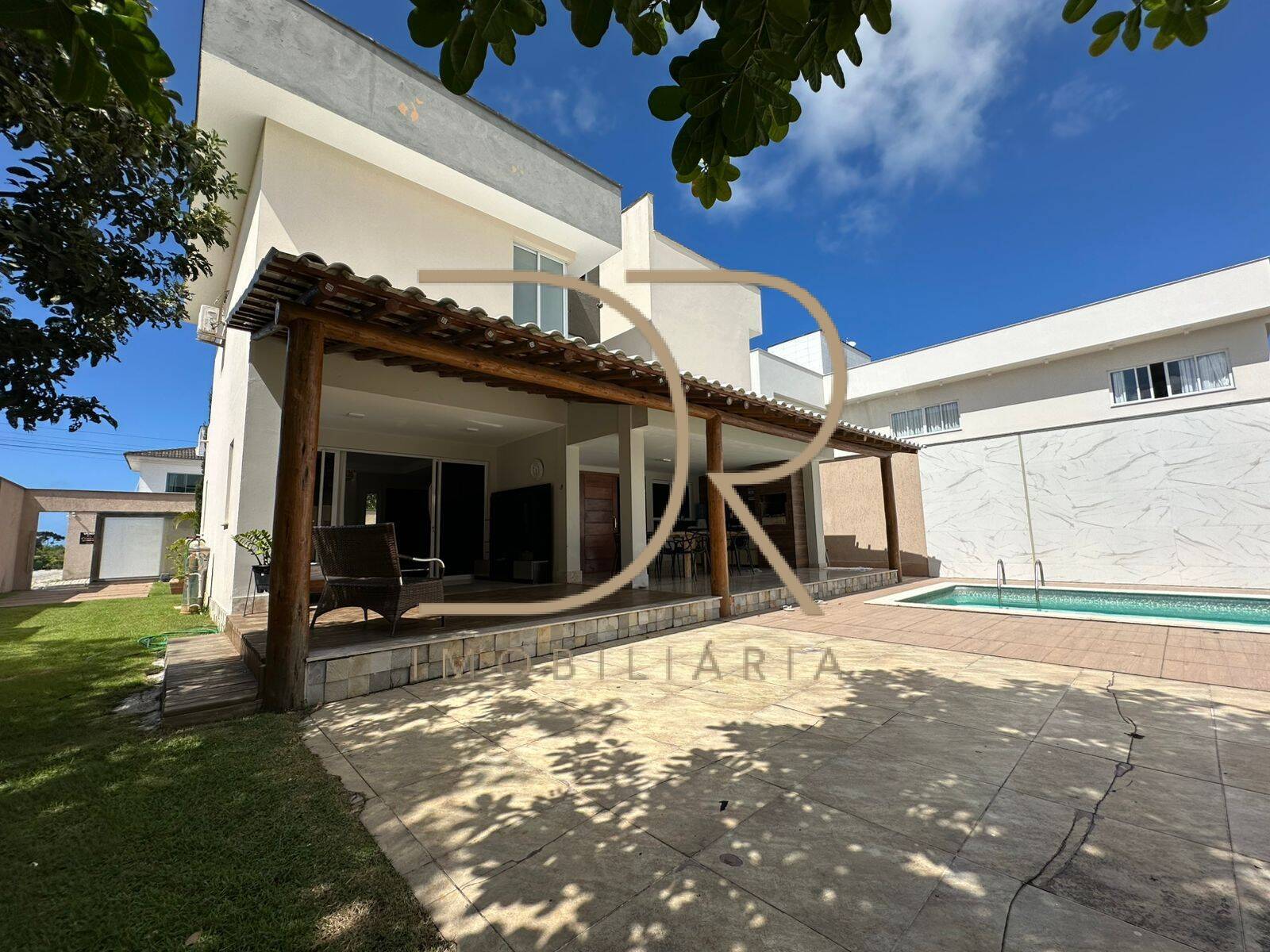 Casa de alto padrão em condomínio fechado