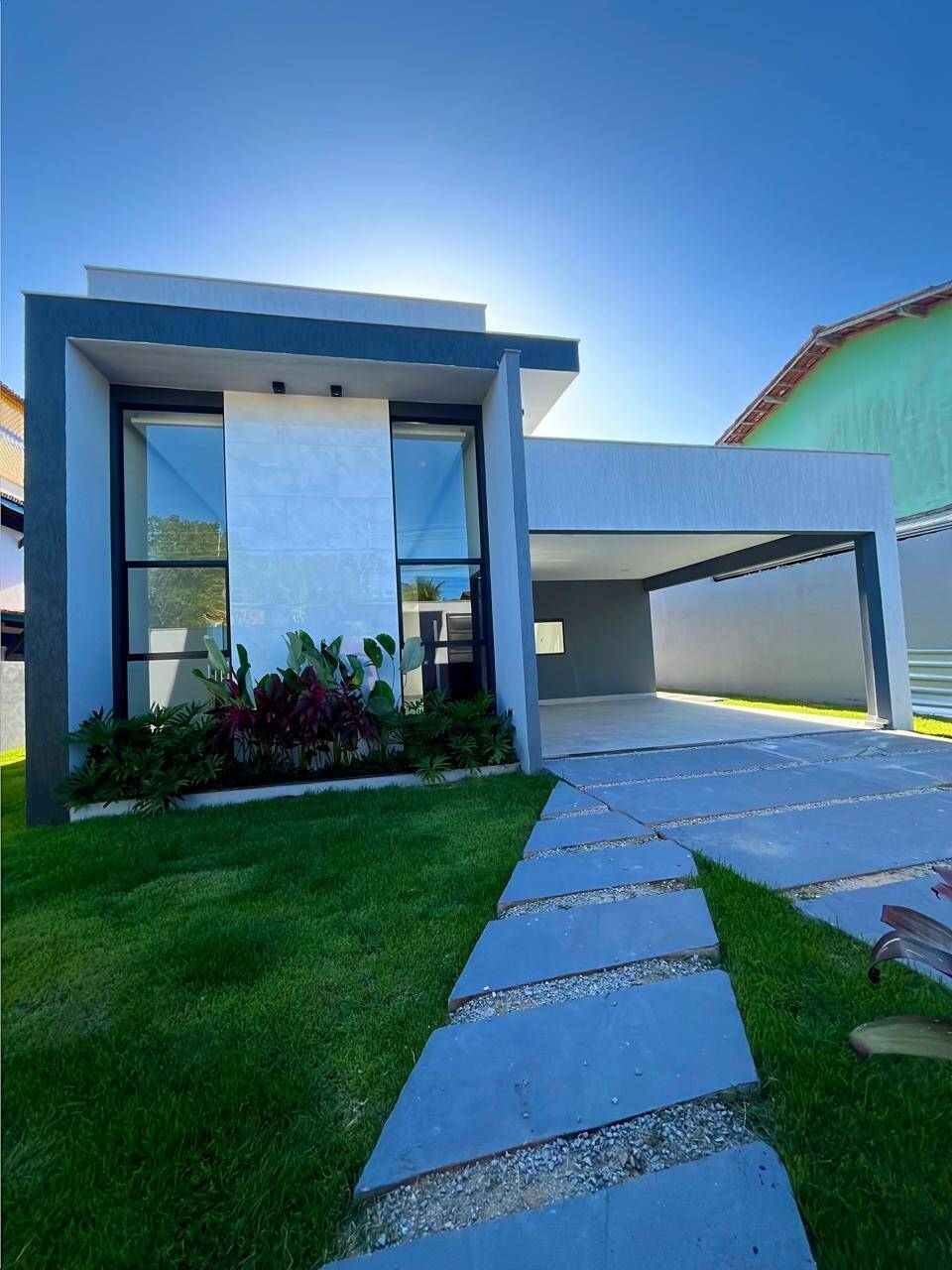 Casa térrea recém construída com 3 suítes